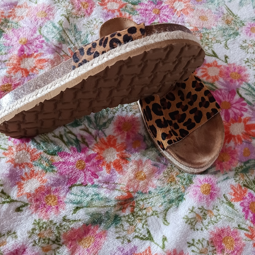 Yokono Leapard Sandals Low Platform NWOT